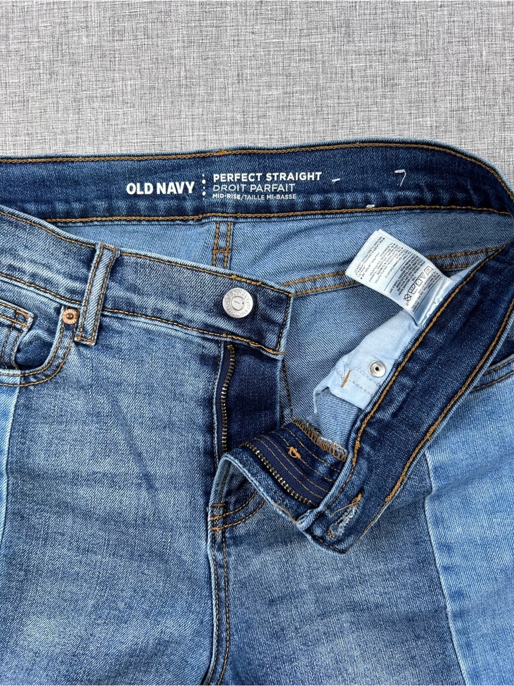 Old Navy Perfect Straight Two Tone Jeans Women’s 4 Cropped Raw Hem